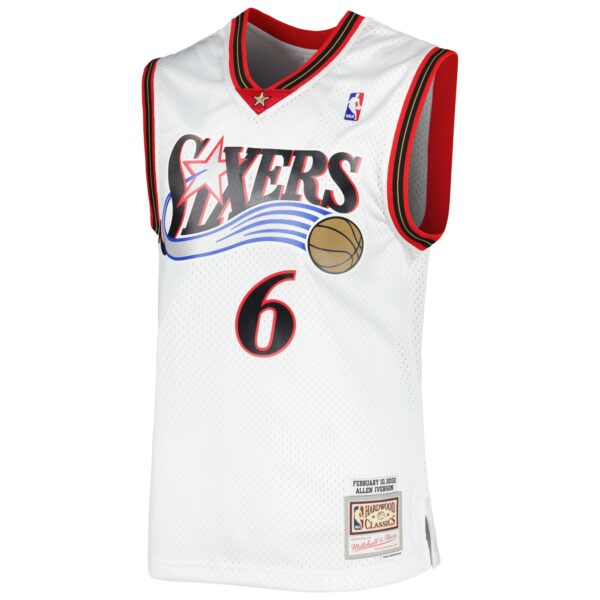 Allen Iverson Philadelphia 76ers Mitchell & Ness 2001/02 Hardwood Classics Swingman Jersey - White - Image 3