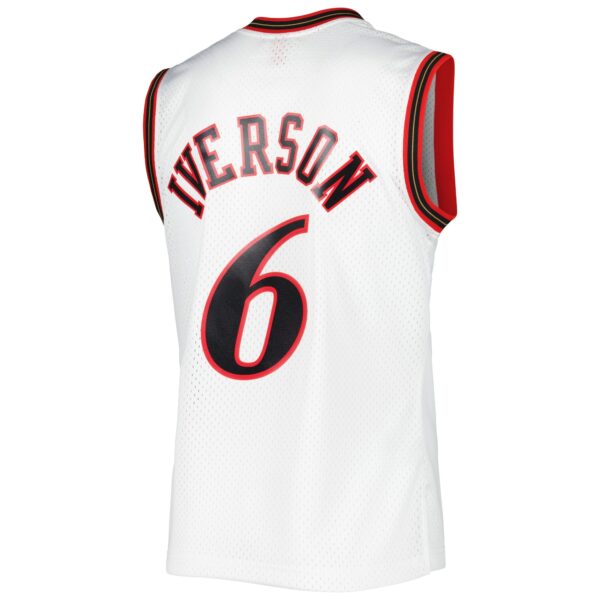 Allen Iverson Philadelphia 76ers Mitchell & Ness 2001/02 Hardwood Classics Swingman Jersey - White - Image 4