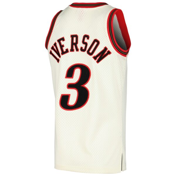 Allen Iverson Philadelphia 76ers Mitchell & Ness Chainstitch Swingman Jersey - Cream - Image 4