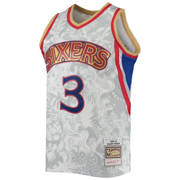 Allen Iverson Philadelphia 76ers Mitchell & Ness Hardwood Classics 1996/97 Lunar New Year Swingman Jersey - White - Image 3