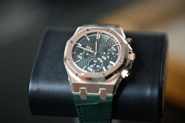 Audemars Piguet Royal Oak Chrono 50Th Anniversary Green Dial Watch - Image 3