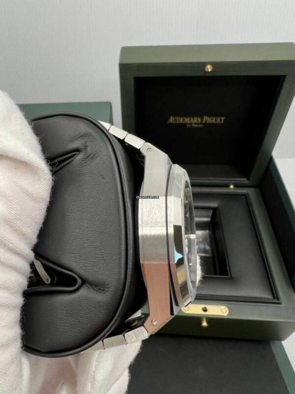 Audemars Piguet Royal Oak Chronograph Blue Dial 41Mm Watch - Image 7