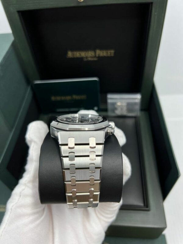 Audemars Piguet Royal Oak Chronograph Blue Dial 41Mm Watch - Image 4