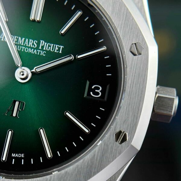Audemars Piguet Royal Oak Jumbo 15202PT.OO.1240PT.01 Watch - Image 7