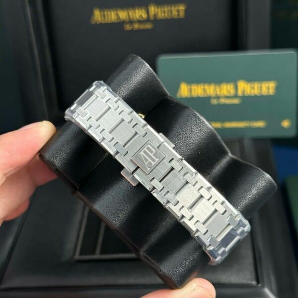 Audemars Piguet Royal Oak Jumbo 15202PT.OO.1240PT.01 Watch - Image 10