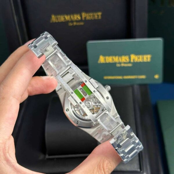 Audemars Piguet Royal Oak Jumbo 15202PT.OO.1240PT.01 Watch - Image 5