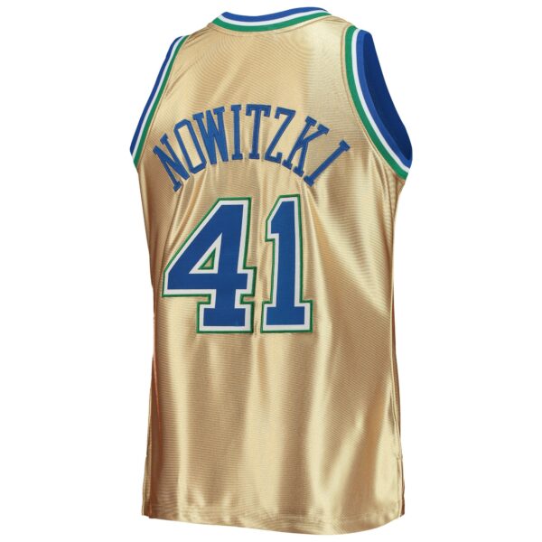 Dirk Nowitzki Dallas Mavericks Mitchell & Ness 75th Anniversary 1998/99 Hardwood Classics Swingman Jersey - Gold - Image 4