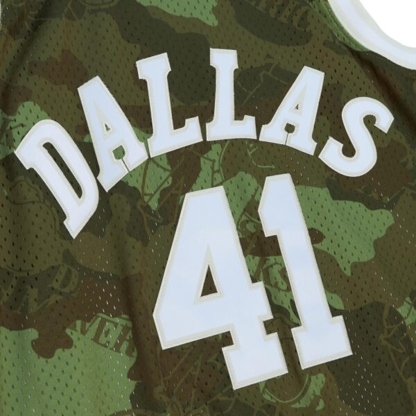 Dirk Nowitzki Dallas Mavericks Mitchell & Ness Hardwood Classics 1998/99 Ghost Green Swingman Jersey - Camo - Image 5
