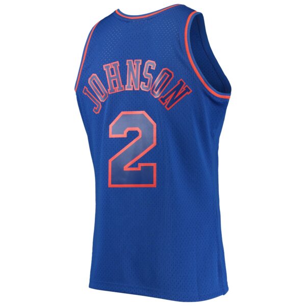 Larry Johnson New York Knicks Mitchell & Ness 1996/97 Hardwood Classics Swingman Jersey - Blue - Image 4