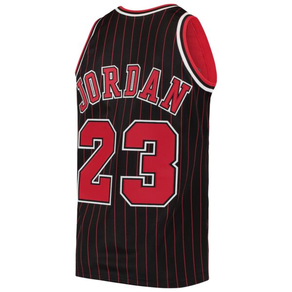 Michael Jordan Chicago Bulls Mitchell & Ness 1996/97 Hardwood Classics Authentic Jersey - Black - Image 4