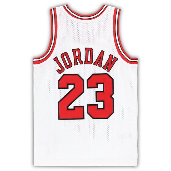 Michael Jordan Chicago Bulls Mitchell & Ness Preschool 1997/98 Hardwood Classics Authentic Jersey - White - Image 4