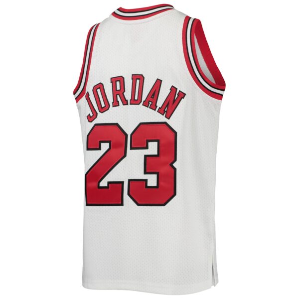 Michael Jordan Chicago Bulls Mitchell & Ness Youth 1997/98 Hardwood Classics Authentic Jersey - White - Image 4