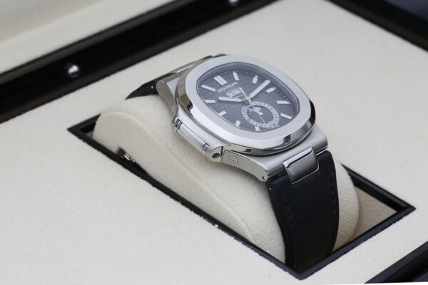 Patek Philippe Nautilus 40.5Mm Black Dial 5726A-001 Watch - Image 6