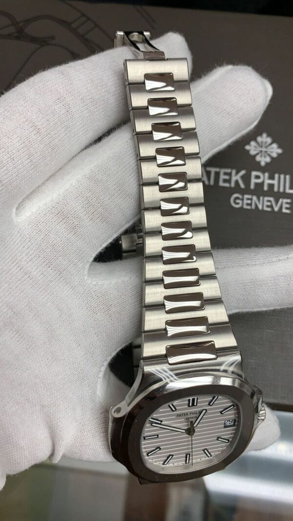 Patek Philippe Nautilus 5711/1A-011 Watch - Image 3