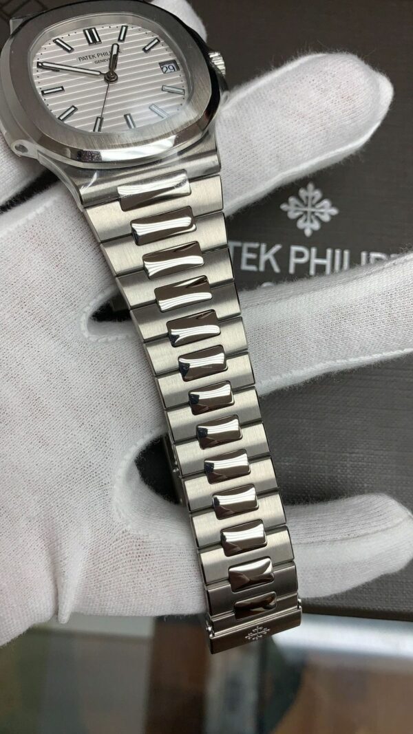 Patek Philippe Nautilus 5711/1A-011 Watch - Image 4