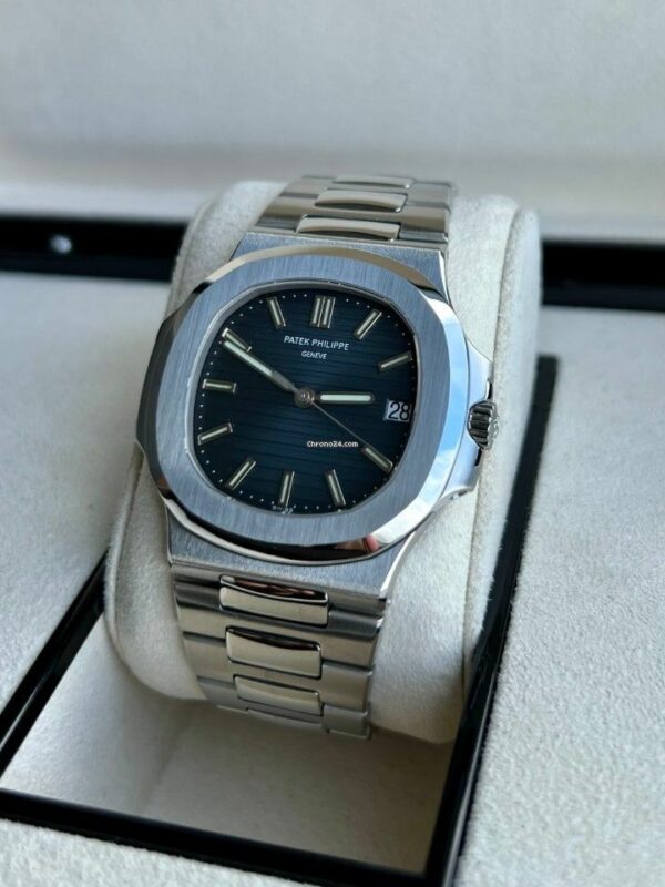 Patek Philippe Nautilus Blue Dial Stainless Steel MenS Watch 5711/1A-010 - Image 8