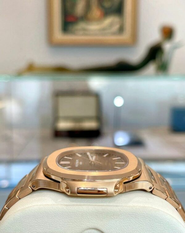 Patek Philippe Nautilus Rose Gold 5711-1R-001 With Light/Dark Brown Gradated Dial Watch - Image 4