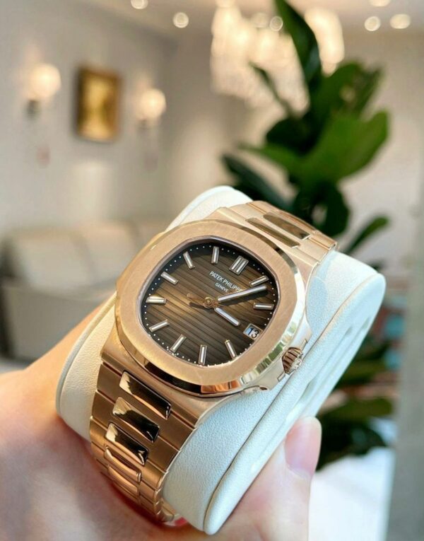 Patek Philippe Nautilus Rose Gold 5711-1R-001 With Light/Dark Brown Gradated Dial Watch - Image 3