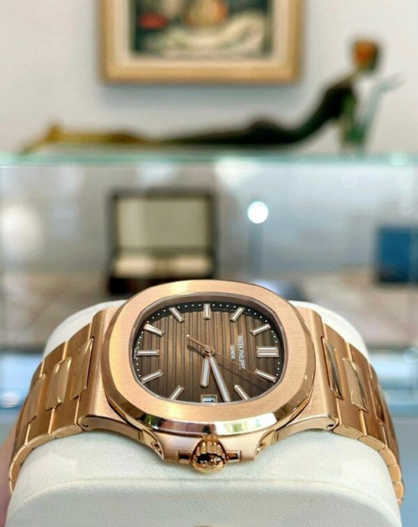 Patek Philippe Nautilus Rose Gold 5711-1R-001 With Light/Dark Brown Gradated Dial Watch - Image 2
