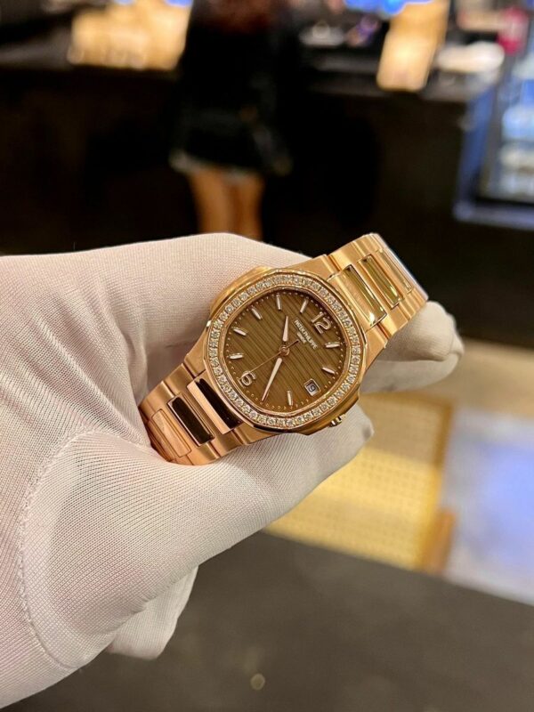 Patek Philippe Nautilus WomenS Watch 7010/1R-012 - Image 3