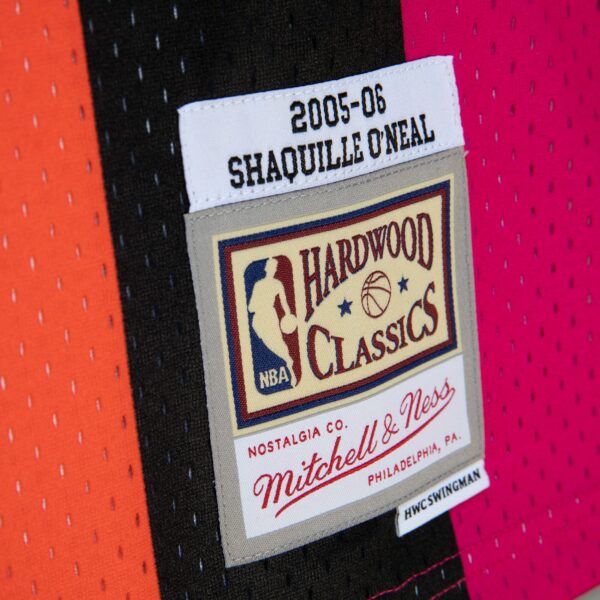 Shaquille O'Neal Miami Heat Mitchell & Ness 2005/06 Hardwood Classics Fadeaway Swingman Player Jersey - Pink/Black - Image 6