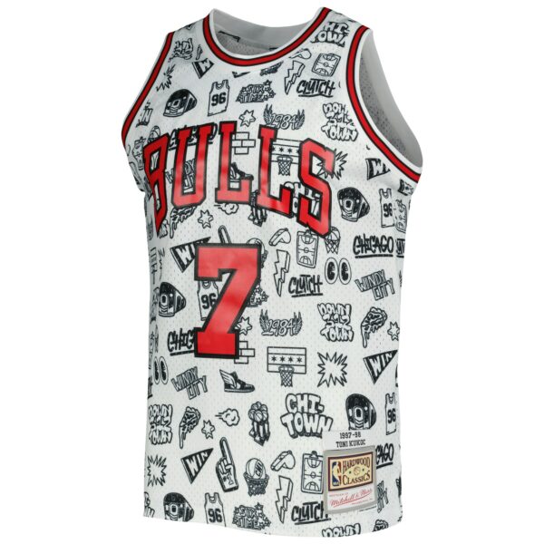 Toni Kukoc Chicago Bulls Mitchell & Ness 1997/98 Hardwood Classics Doodle Swingman Jersey - White - Image 3