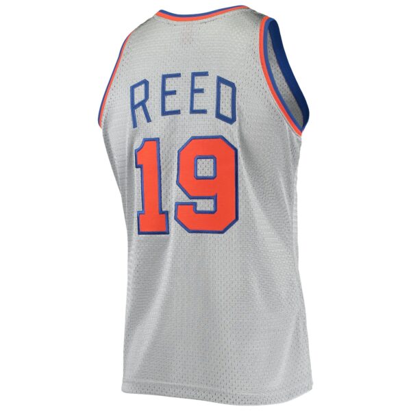 Willis Reed New York Knicks Mitchell & Ness 75th Anniversary 1969/70 Hardwood Classics Swingman Jersey - Silver - Image 4