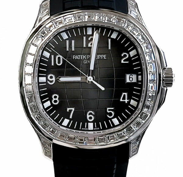 patek philippe aquanaut diamond bezel 5167300g 010 8911 jk1vz.jpg