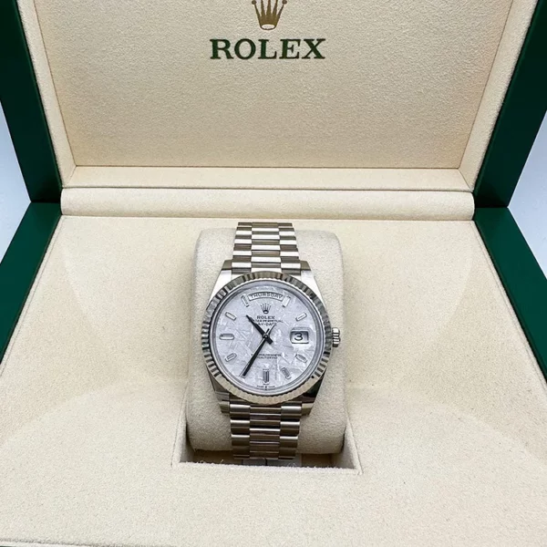 rolex day date 40 presidential 228239 fluted bezel baguette diamond meteorite dial 1635 d0mcr.webp