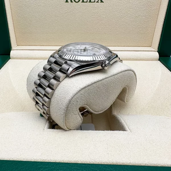 rolex day date 40 presidential 228239 fluted bezel baguette diamond meteorite dial 2596 h20do.webp