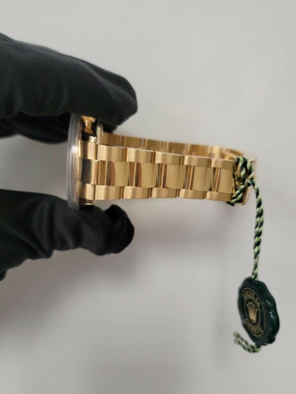 Rolex Daytona 116508 Green Dial 18K Yellow Gold  Men's Watch Box & Papers - Image 8
