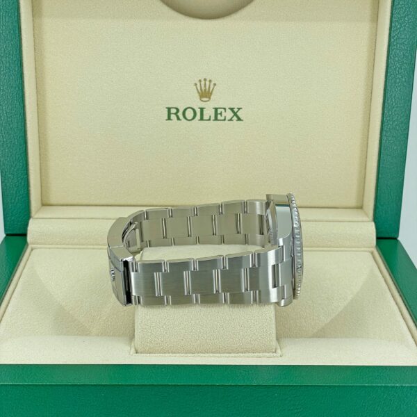 Rolex Submariner 41 mm Oystersteel Ref# 124060 - Image 4